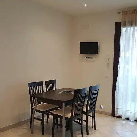 Casa Con Terrazza E Posto Auto *