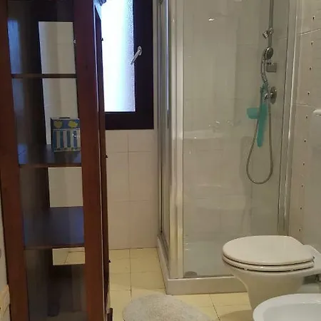 Casa Con Terrazza E Posto Auto 아파트